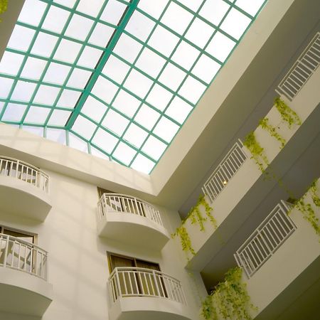 Holiday Resort & Spa Guam Tumon Exterior foto