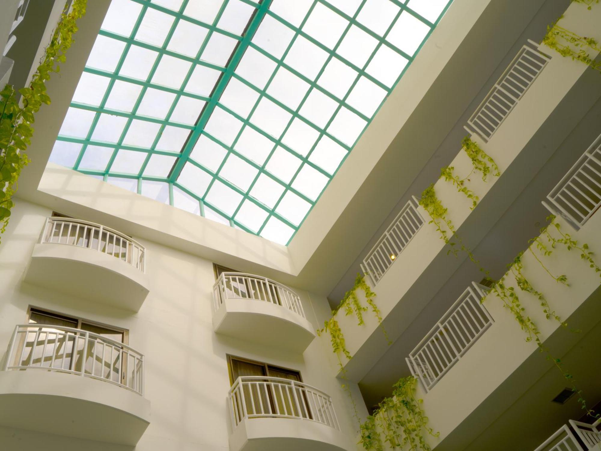 Holiday Resort & Spa Guam Tumon Exterior foto