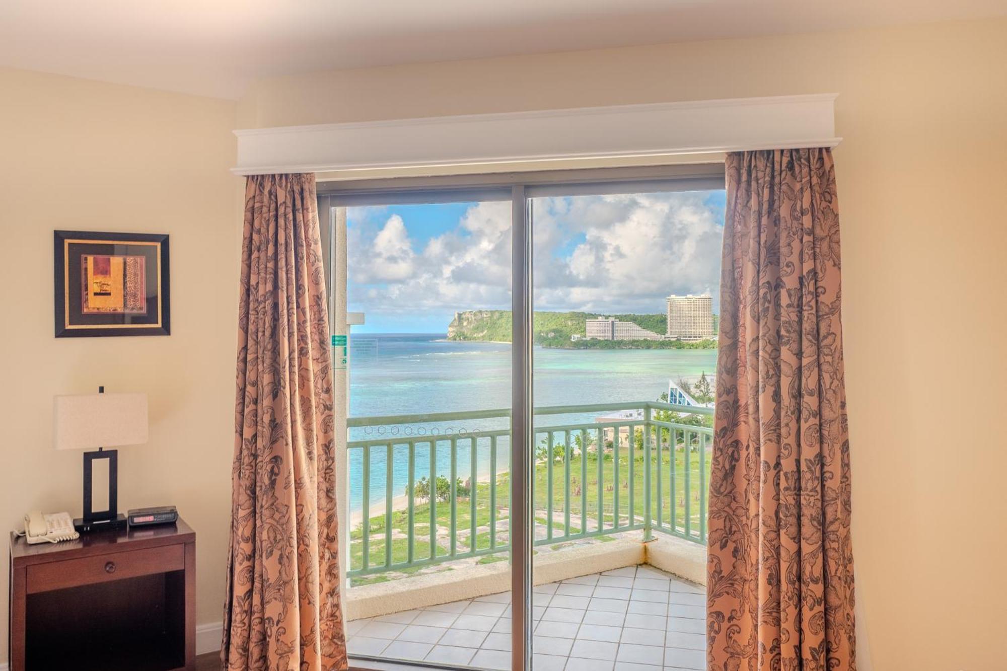 Holiday Resort & Spa Guam Tumon Exterior foto