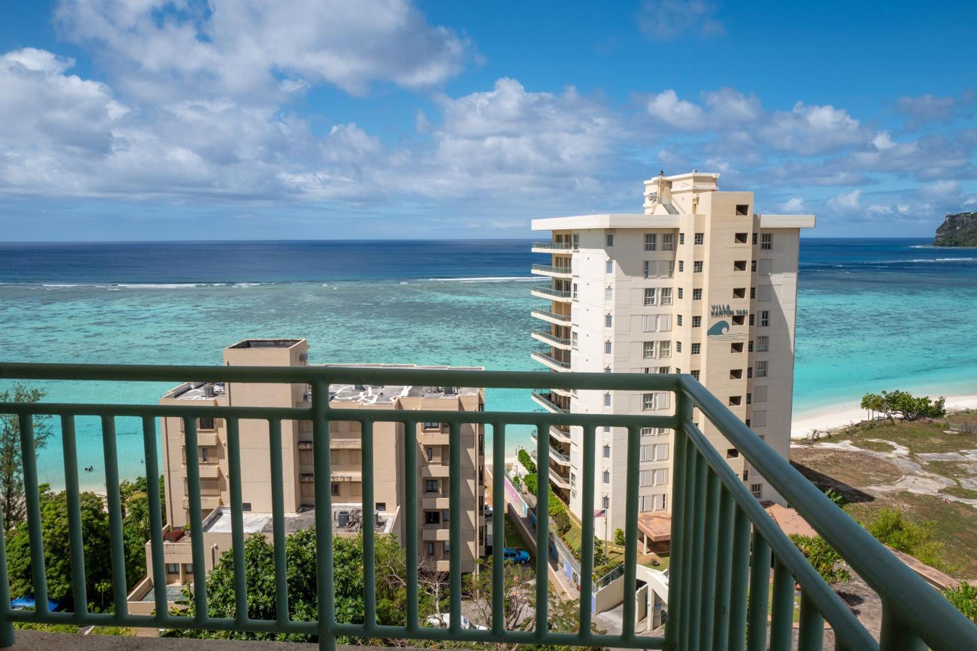 Holiday Resort & Spa Guam Tumon Exterior foto